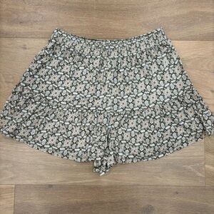 Tucker + Tate white/olive green/pale pink floral patterned elastic waist shorts